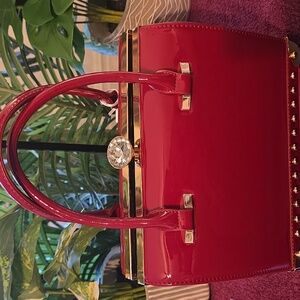 LA TERRE Ruby Gloss Satchel